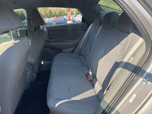 Used 2024 Hyundai Elantra SE image 6