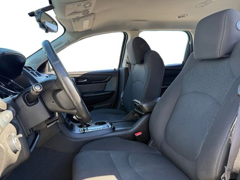 Used 2016 GMC Acadia SLE image 9