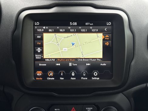 Used 2023 Jeep Renegade Latitude AWD/4WD image 22