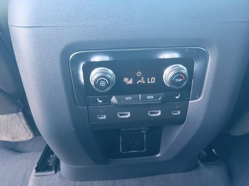 Used 2024 GMC Yukon Denali w/ Denali Reserve Package AWD/4WD image 13