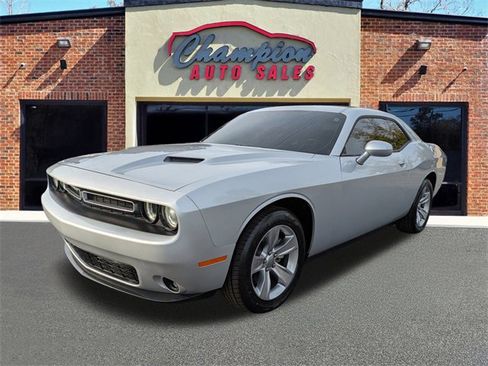 Used 2021 Dodge Challenger SXT w/ Driver Convenience Group image 4