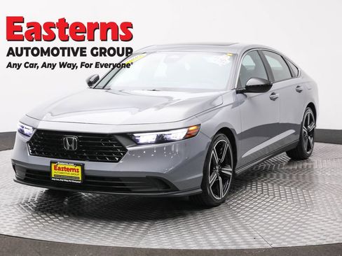 Used 2025 Honda Accord Sport image 1