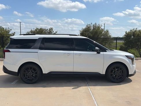 Used 2025 Kia Carnival SX Prestige image 10