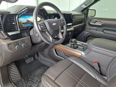 Used 2023 Chevrolet Silverado 1500 High Country w/ Z71 Off-Road Package AWD/4WD image 7