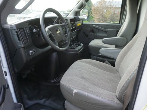 Used 2019 Chevrolet Express 3500 image 6