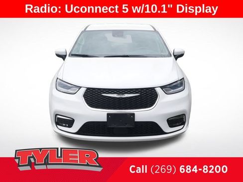 Used 2023 Chrysler Pacifica Touring-L FWD image 2