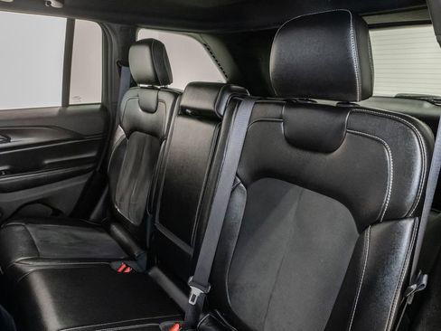 Certified 2024 Jeep Grand Cherokee Altitude AWD/4WD image 22