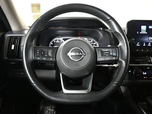 Used 2023 Nissan Pathfinder SL AWD/4WD image 33