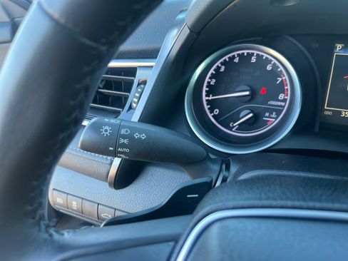 Used 2018 Toyota Camry L image 12