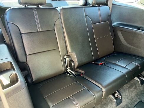 Used 2023 Chevrolet Traverse RS image 28