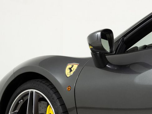 Used 2018 Ferrari 488 Spider image 13