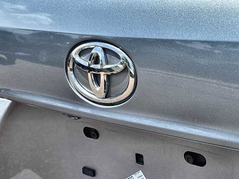Used 2022 Toyota Highlander XLE FWD image 16