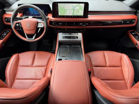 Used 2025 Lincoln Aviator Reserve w/ Illumination Package AWD/4WD image 2
