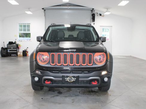 Used 2018 Jeep Renegade Trailhawk AWD/4WD image 3
