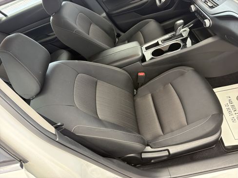 Used 2024 Nissan Altima 2.5 SV FWD image 14