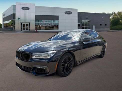 Used 2019 BMW 750i xDrive AWD/4WD image 1