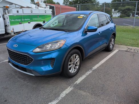 Used 2021 Ford Escape SE w/ Convenience Package FWD image 2