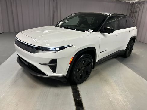 Used 2024 Jeep Wagoneer Launch Edition image 3