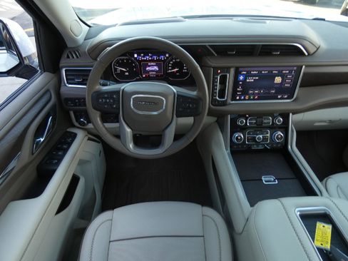 Used 2021 GMC Yukon Denali w/ Denali Ultimate Package image 14