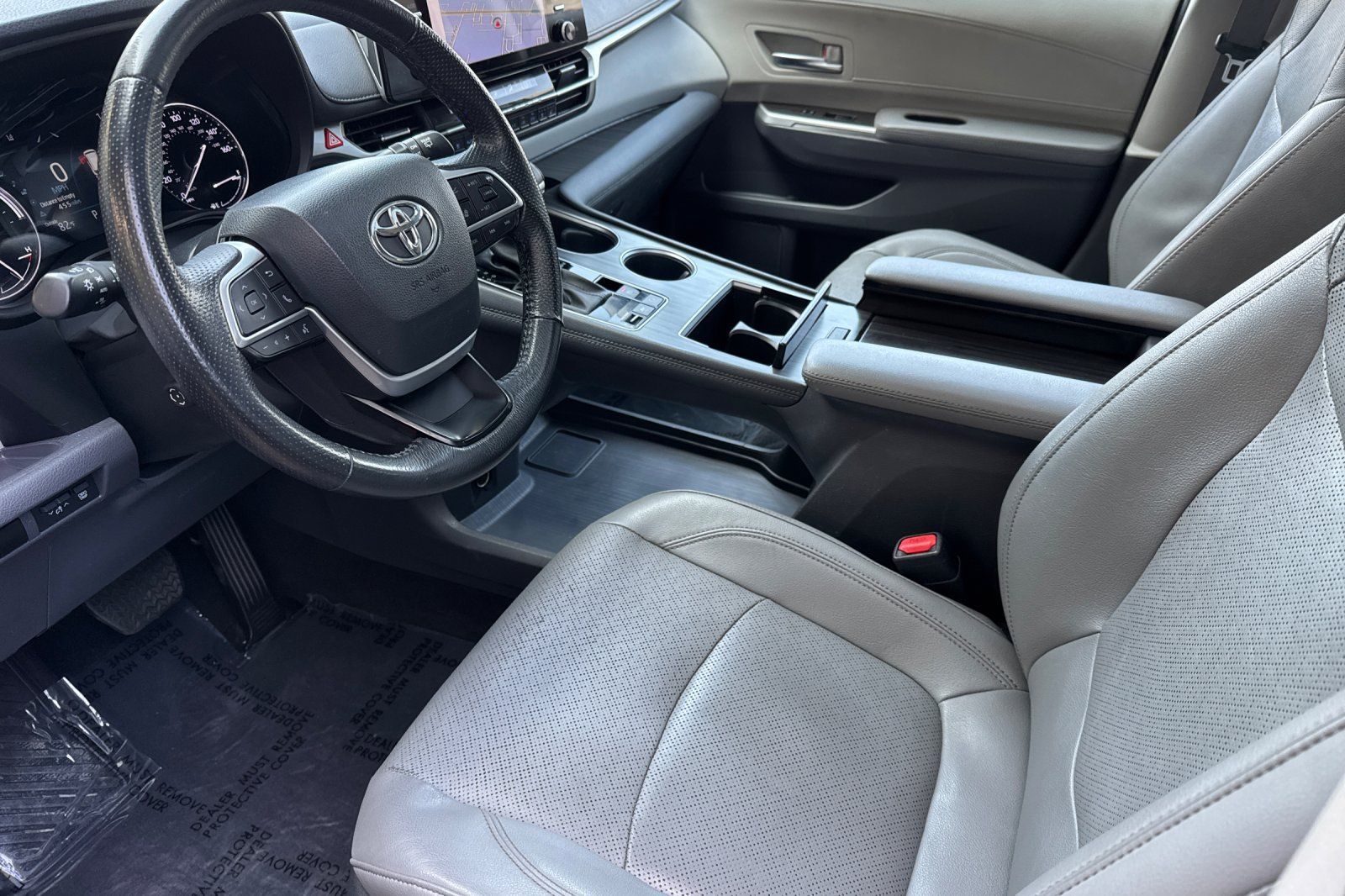 Used 2024 Toyota Sienna Limited FWD image 12