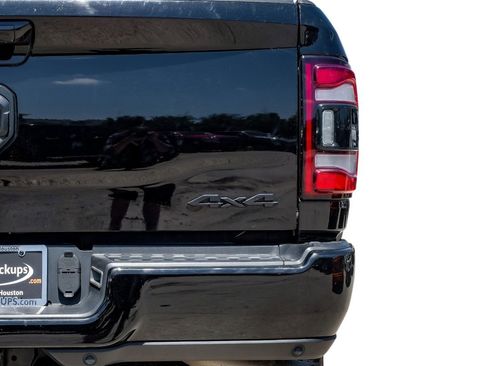 Used 2019 RAM 2500 Laramie w/ Black Appearance Package AWD/4WD image 52