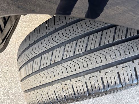 Used 2025 Land Rover Defender 130 X-Dynamic SE image 28