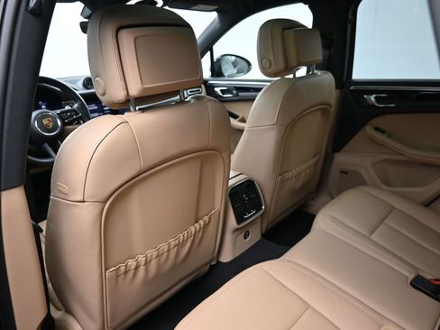 Certified 2024 Porsche Macan AWD/4WD image 8