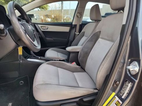 Used 2018 Toyota Corolla LE image 25