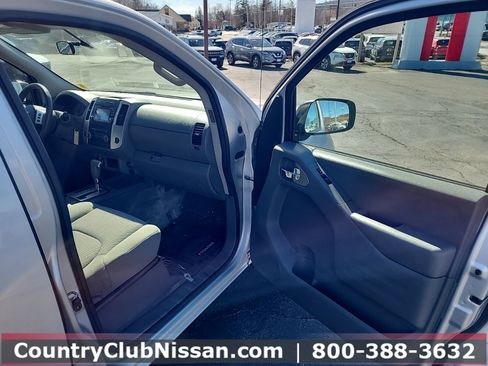 Used 2018 Nissan Frontier SV image 28