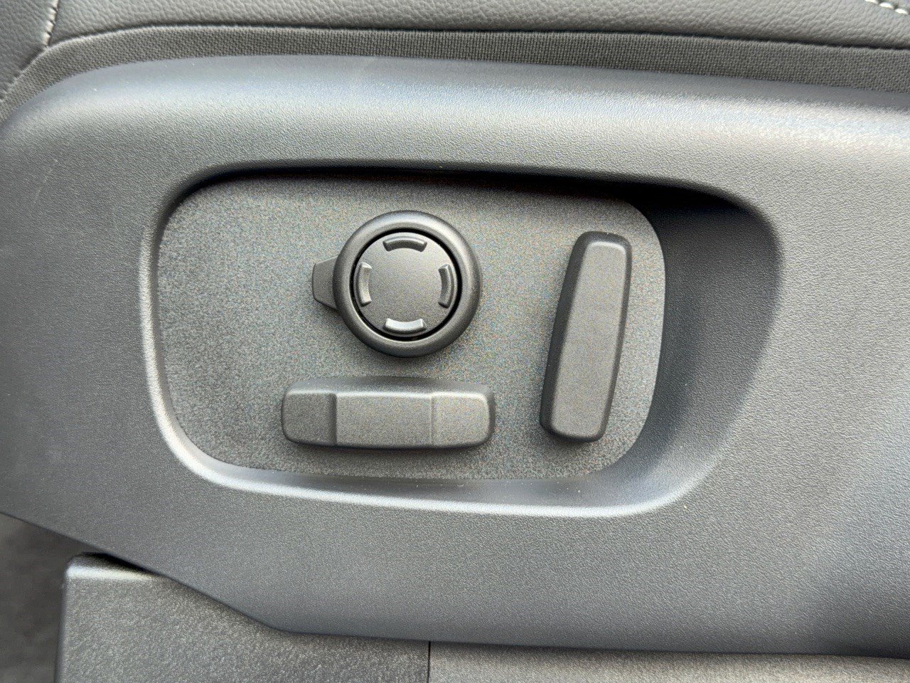 New 2026 Land Rover Discovery S AWD/4WD image 16