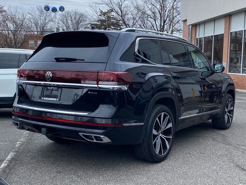 Certified 2024 Volkswagen Atlas SEL Premium R-Line image 3