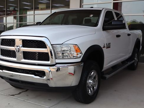 Used 2017 RAM 2500 Tradesman w/ Chrome Appearance Group AWD/4WD image 3