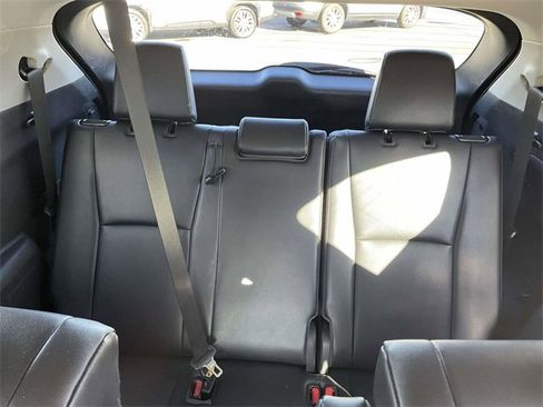 Used 2023 Toyota Highlander XLE image 18