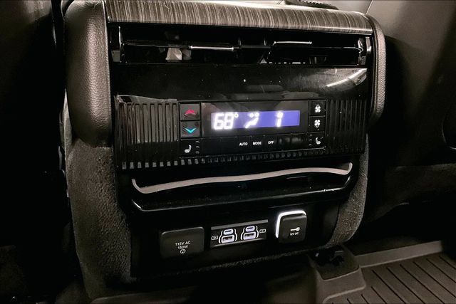 Used 2023 Jeep Wagoneer Series III w/ Preferred Equipment Group AWD/4WD image 34