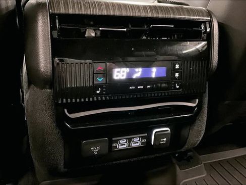 Used 2023 Jeep Wagoneer Series III w/ Preferred Equipment Group AWD/4WD image 34