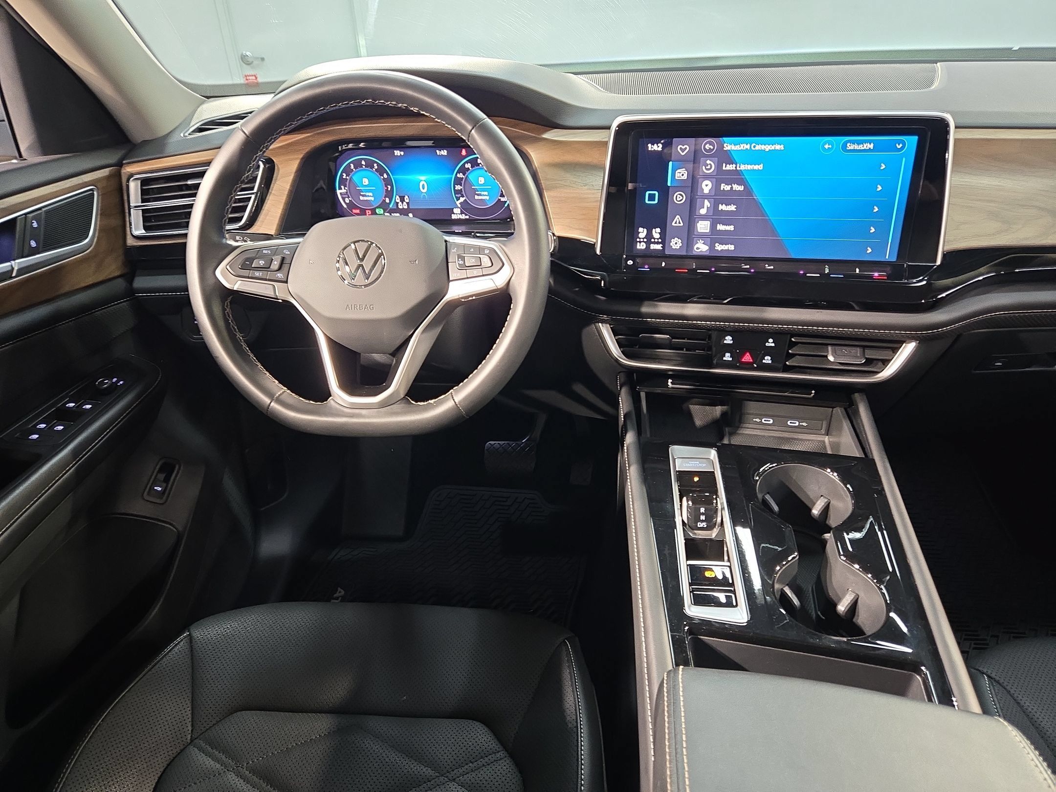 Used 2024 Volkswagen Atlas SE FWD image 9