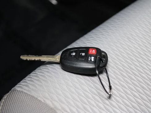 Used 2018 Toyota Corolla LE image 13