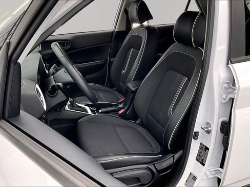 Used 2024 Hyundai Venue Limited FWD image 25