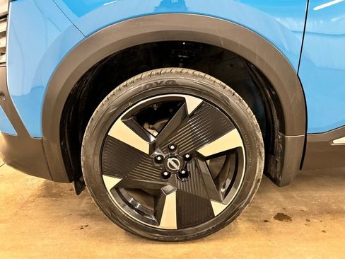 Used 2025 Nissan Kicks SR FWD image 10