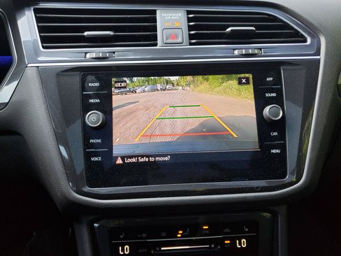 Used 2023 Volkswagen Tiguan SE R-Line FWD image 31