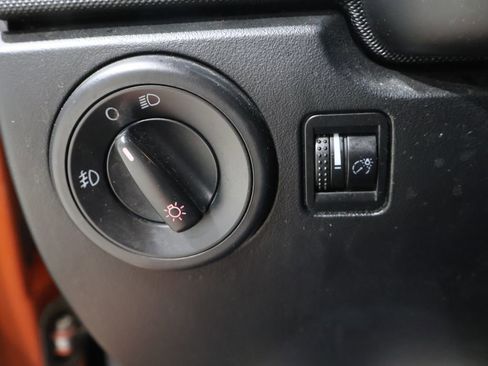 Used 2010 Volkswagen Beetle Coupe image 22