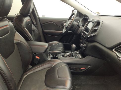 Used 2019 Jeep Cherokee Trailhawk image 21