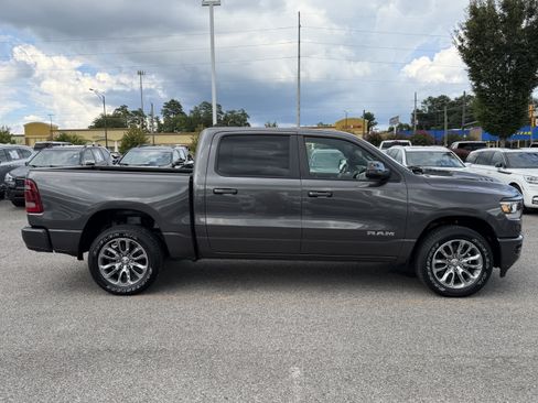 Used 2024 RAM 1500 Laramie AWD/4WD image 11