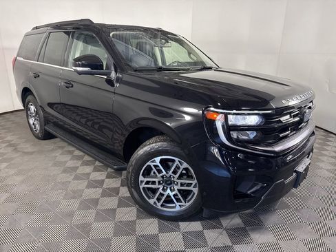 Used 2025 Ford Expedition Active image 2