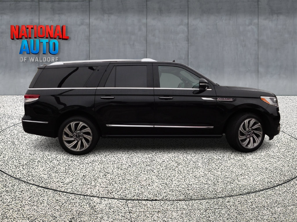 Used 2022 Lincoln Navigator L Reserve AWD/4WD image 4