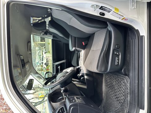 Used 2018 Toyota 4Runner SR5 image 17