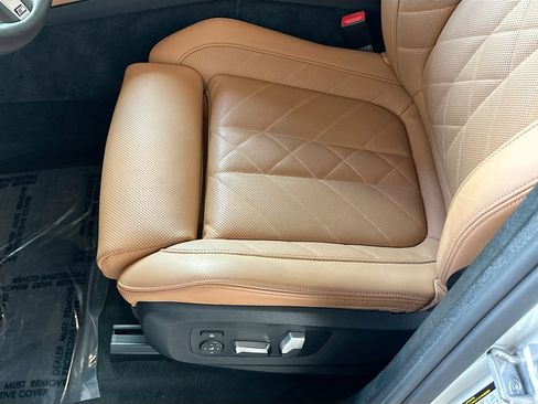 Certified 2025 BMW X6 xDrive40i w/ Parking Assistance Package image 19