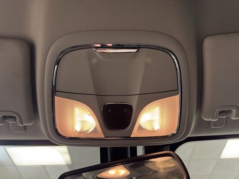 Used 2016 Jeep Cherokee Altitude w/ Cold Weather Group image 39