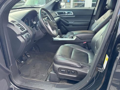 Used 2015 Ford Explorer XLT w/ Equipment Group 202A image 11
