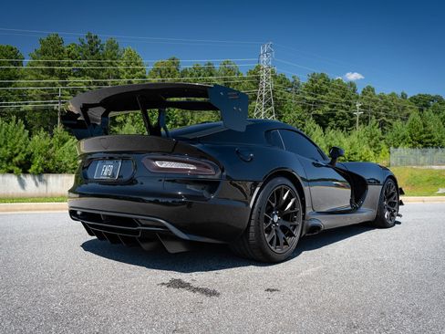 Used 2014 SRT Viper SRT-10 w/ Advanced Aerodynamics Package RWD image 24